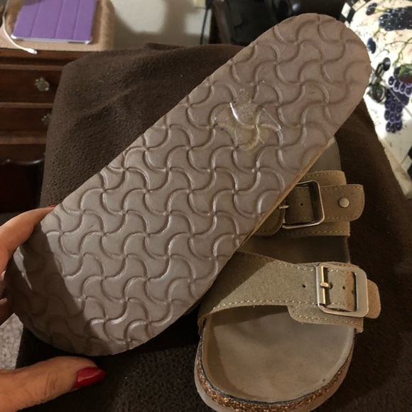 Slip ons. - Picture 3 of 7